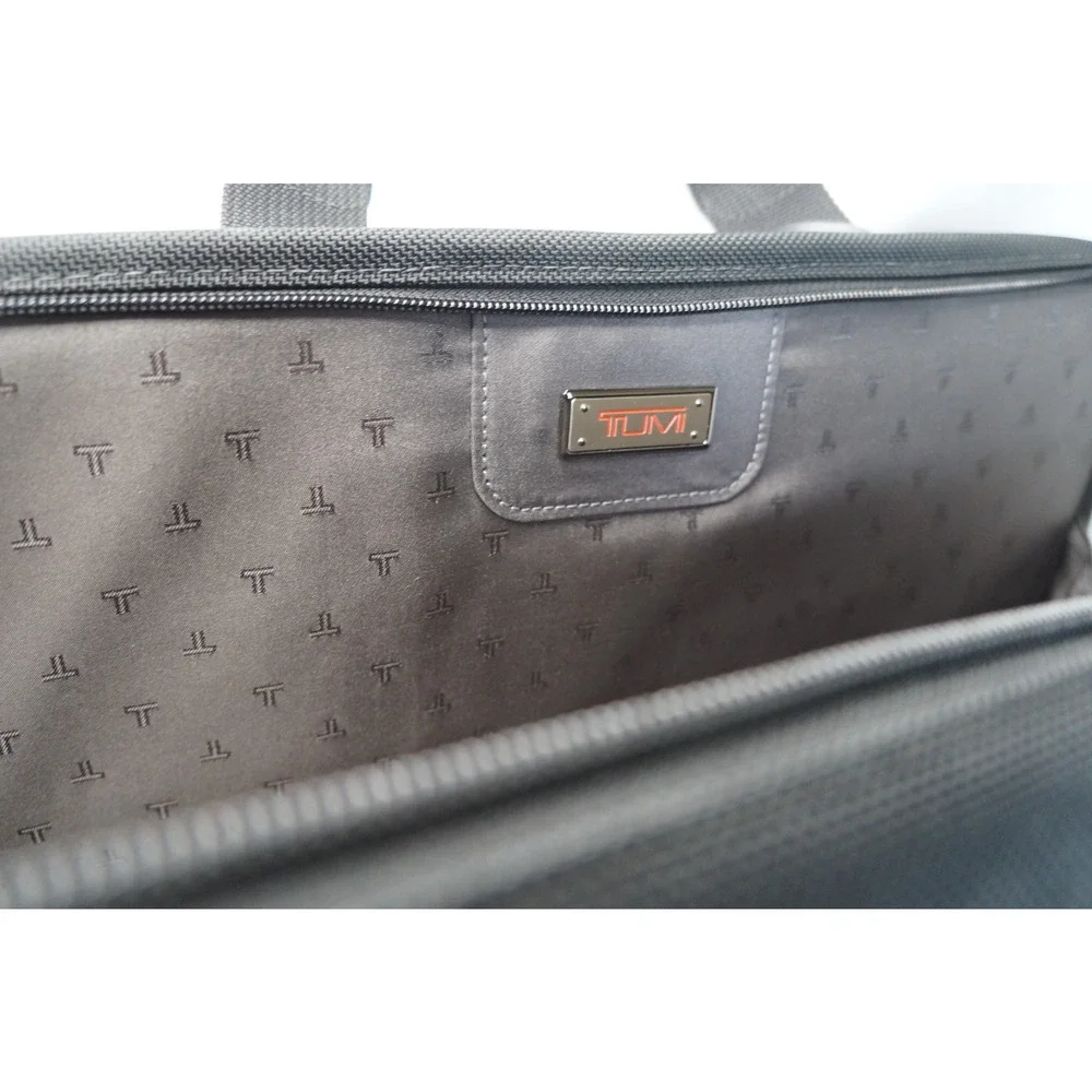 NWT! Tumi Black Slim Large screen Business Bag Portfolio Breif